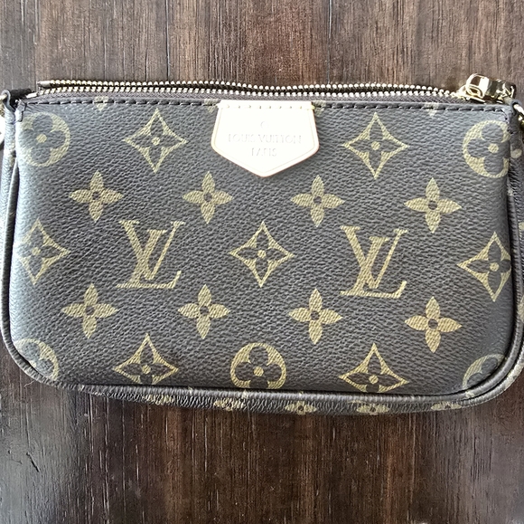 LV set - Picture 2 of 7